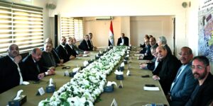 رئيس الوزراء يعقد اجتماعا مع أعضاء مجلس إدارة سوق العبور 