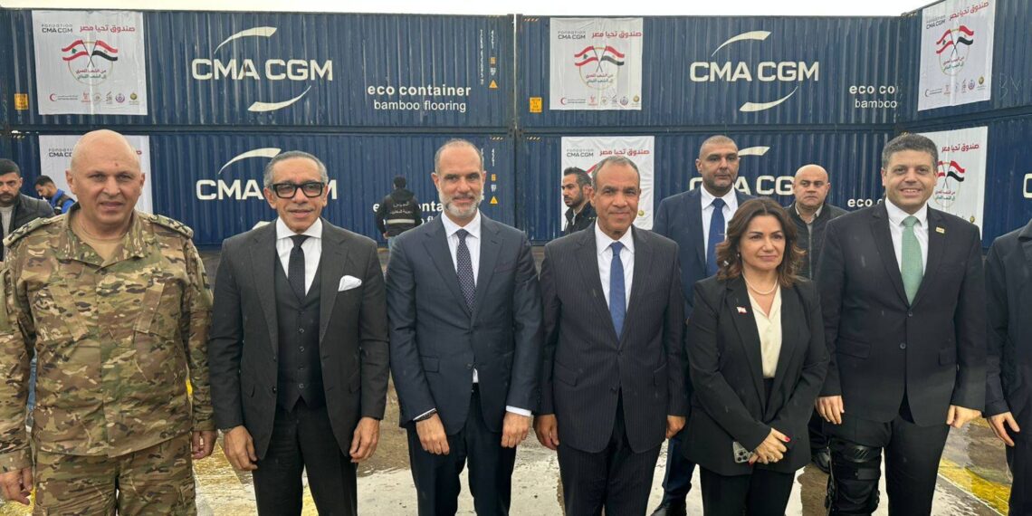 وزير الخارجية يسلم ١٠٠٠ طن من المساعدات الإغاثية خلال زيارته لبيروت