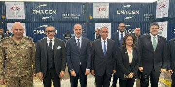 وزير الخارجية يسلم ١٠٠٠ طن من المساعدات الإغاثية خلال زيارته لبيروت