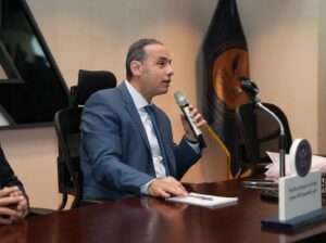  الدكتور إسلام عزام رئيس هيئة الرقابة المالية يلتقي بالعاملين