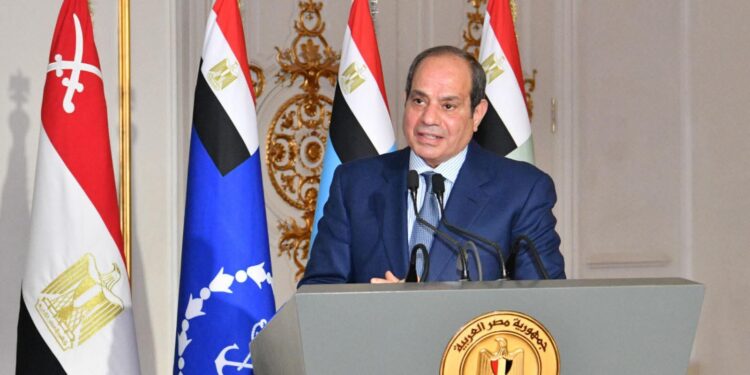 الرئيس السيسي يطمئن الشعب المصري.. لا قلق الحمد لله رب العالمين