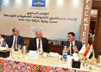 الحكومة تعزز الثقة مع المستثمرين في مؤتمر «المشروعات الصغيرة» وحزمة تسهيلات جديدة بعد العيد