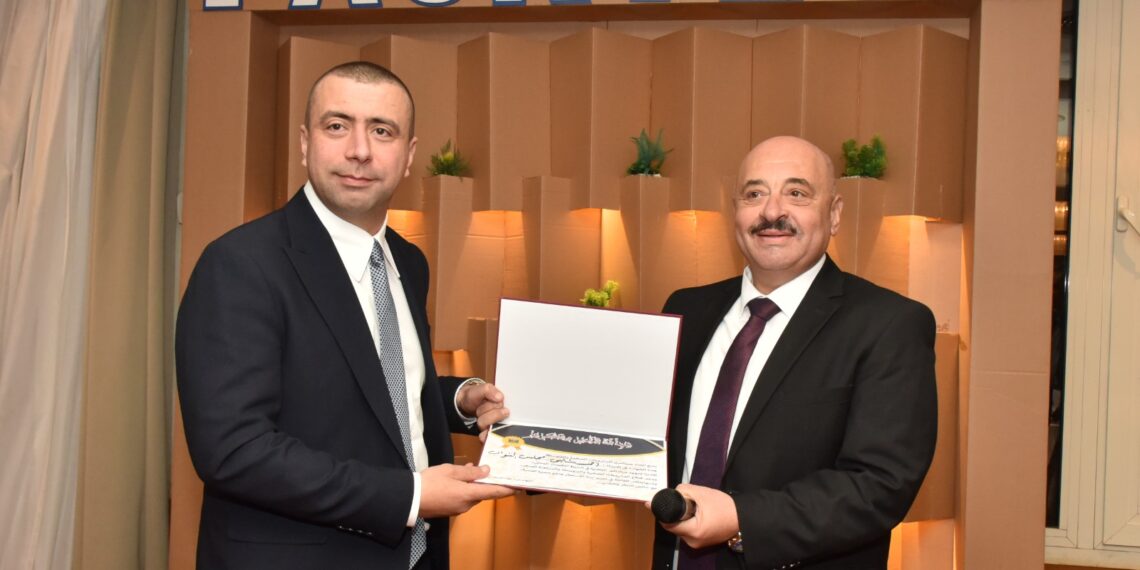 المستثمرون يكرّمون رئيس لجنة الصناعة بالنواب لتفاعله المباشر وتواصله الميداني معهم