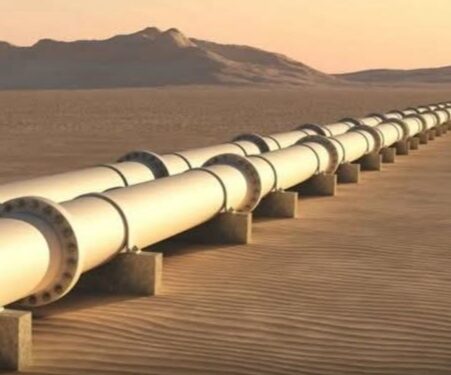 «بلومبرج الشرق»: خط أنابيب «سوميد» من أبرز المسارات البديلة لتصدير نفط الخليج