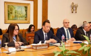 داليا الباز رئيس مجلس ادارة الهيئة القومية للبريد خلال مشاركتها في اللقاء