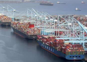 كيف تؤثر الحروب التجارية والتعريفات الجمركية على سلاسل الإمداد العالمية؟