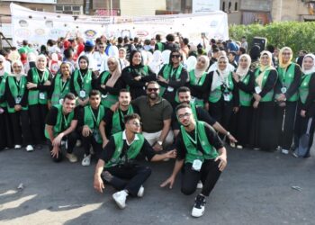 كيف تساعد المبادرات الشبابية في تخفيف الضغوط الاقتصادية؟