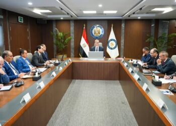 وزير البترول خلال الجمعية العامة لشركتي بتروشروق وبتروبل