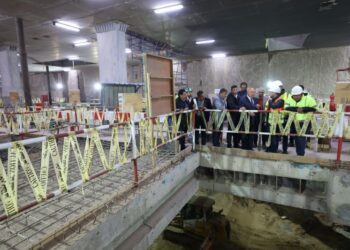 وزير النقل يتفقد محطة الملك الصالح