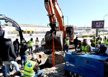 وزيرة الإسكان تتابع أعمال ربط خط مياه الشرب الرئيسي بزهراء المعادي