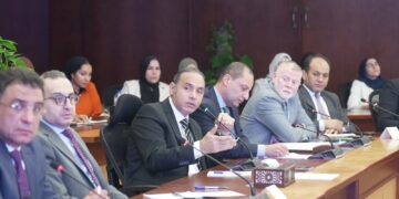 رئيس الهيئة العامة للرقابة المالية يبحث مع شركات تمويل المشروعات المتوسطة والصغيرة ومتناهية الصغر سبل تطوير آليات التمويل