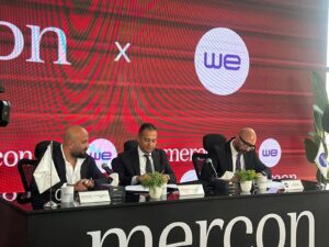 توقيع مذكرة تفاهم بين المصرية للاتصالات WE وميركون للتطوير العقاري