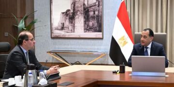 رئيس الوزراء يستعرض مع وزير المالية أبرز النشاطات واللقاءات في اجتماعات صندوق النقد والبنك الدوليين بواشنطن