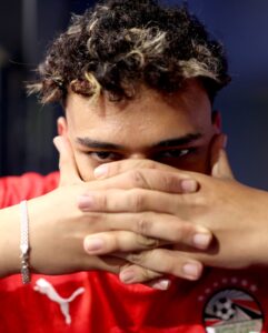 اختيار عمر «فانتوم» غوزي لمطاردة أكبر جائزة في كرة القدم