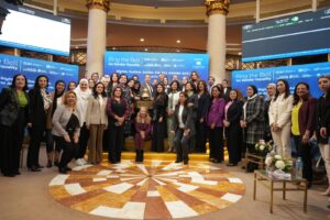 رئيس هيئة الرقابة المالية خلال فعاليات قرع جرس البورصة احتفالًا بيوم المرأة العالمي