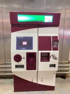 وسائل الدفع في شبكة خطوط المترو والقطار الكهربائي الخفيف واماكن الاشتراكات