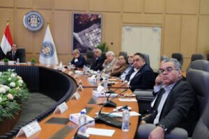 وزير المالية.. في حوار مفتوح مع عدد من المفكرين وخبراء الاقتصاد: