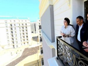 وزيرة الإسكان خلال تتفقد سير الأعمال بالحي اللاتيني بمدينة العلمين الجديدة