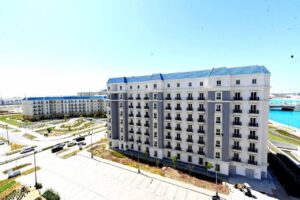 الحي اللاتيني بالعلمين يعكس الطابع المعماري الكلاسيكي الأوروبي