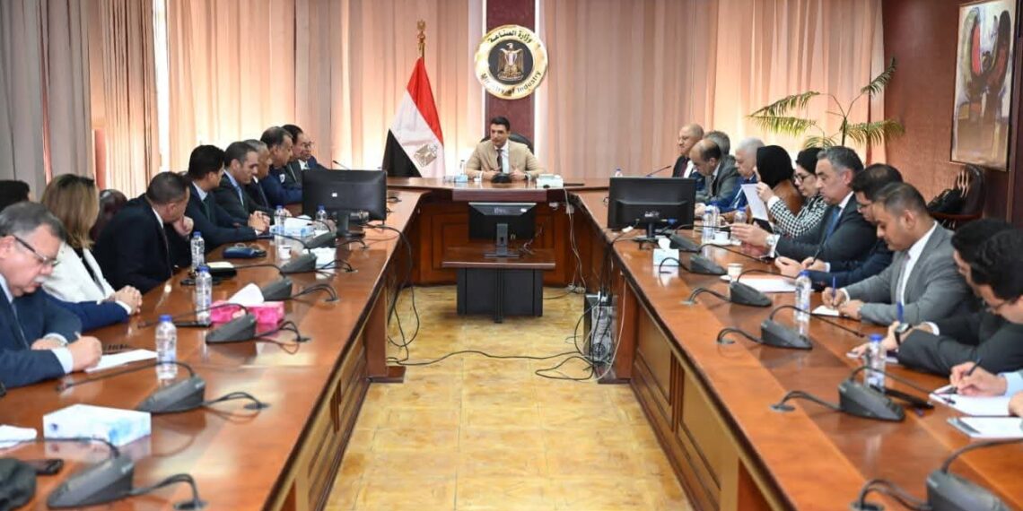 تعظيم الاستفادة من الخامات التعدينية وتعميق الصناعة المحلية