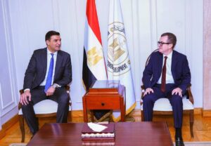 وزيرا التخطيط والصناعة يبحثان تسريع ترفيق المناطق الصناعية