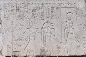 إحياء معبد «بهبيت الحجارة» وإعادة توظيف كتله الأثرية