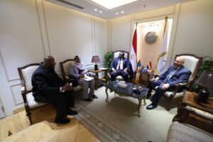 وزير النقل يبحث مع سفير تنزانيا المتحدة بالقاهرة تفعيل تعاون كبير بين الجانبين في مجال النقل البحري