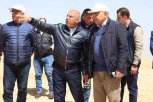 وزيرا النقل والكهرباء يتفقدان منطقة جبل الجلالة لبدء اتخاذ الإجراءات اللازمة لإقامة عدد من المشروعات لتوليد الكهرباء من طاقة الرياح