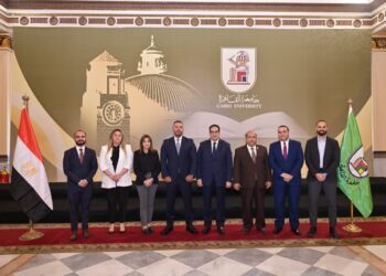 نشر ثقافة الاستثمار بالبورصة والتوعية بأهميتها لطلاب جامعة القاهرة