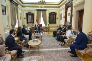 نشر ثقافة الاستثمار بالبورصة والتوعية بأهميتها لطلاب جامعة القاهرة 