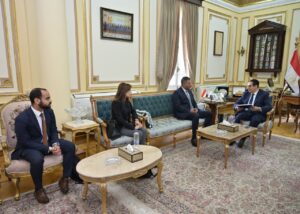 نشر ثقافة الاستثمار بالبورصة والتوعية بأهميتها لطلاب جامعة القاهرة 