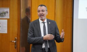 الأكاديمية العربية تنهي عصر «التعليم التقليدي» وتبدأ عصر «الحصانة الرقمية المستدامة»