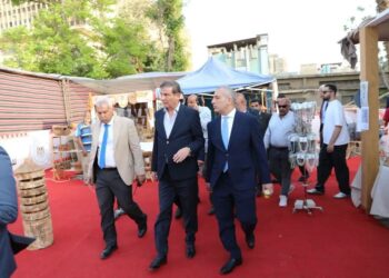 وزير الزراعة يتفقد معرض زهور الربيع ويشيد بالإقبال الجماهيري الكثيف