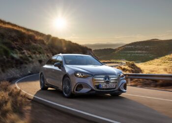 «مرسيدس – بنز» تطلق الفئة الجديدة من ( (C 400 4MATIC الكهربائية