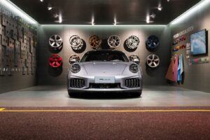 «بورشه» تطلق طرازين جديدين بالكامل بمعرض بكين الدولى للسيارات 2026