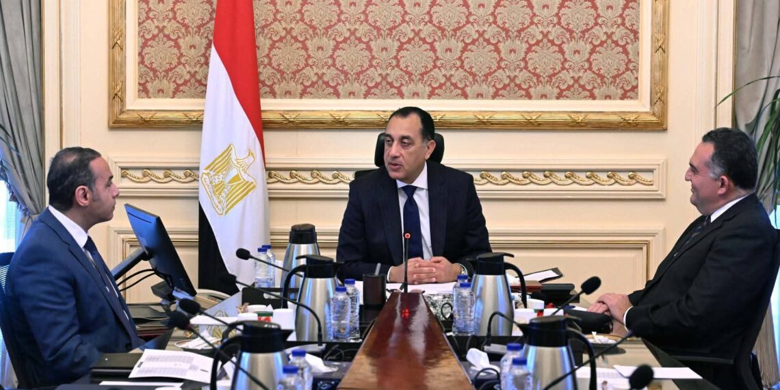 مدبولي يوجه بالإسراع في الانتهاء من مشروعات القوانين الخاصة بتنظيم سوق المال المصرية