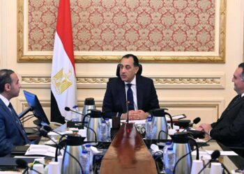 مدبولي يوجه بسرعة الانتهاء من مشروعات القوانين تنظيم سوق المال المصرية