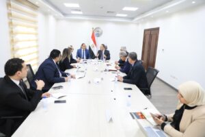 وزير التعليم العالي يبحث مع رئيس الرقابة المالية آليات نشر الثقافة المالية لطلاب الجامعات وفرص الاستفادة من الأنشطة غير المصرفية