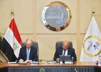 وزير النقل ومساعد الرئيس الروسي يوقعان مذكرة تفاهم لتعزيز التعاون الثنائي في مجال النقل البحري التجاري