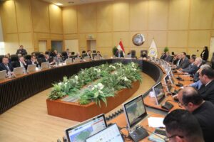 وزير النقل ومساعد الرئيس الروسي يوقعان مذكرة تفاهم لتعزيز التعاون الثنائي في مجال النقل البحري التجاري