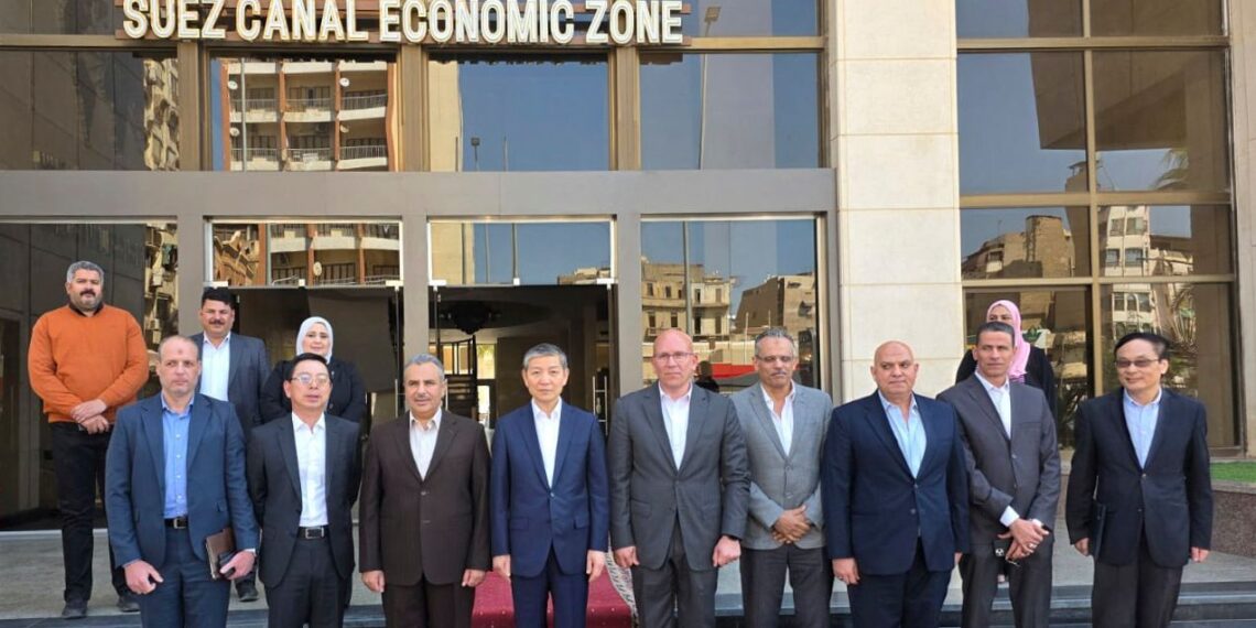 السفير الصيني يبحث فرص الاستثمار بموانئ المنطقة الاقتصادية والمناطق الصناعية