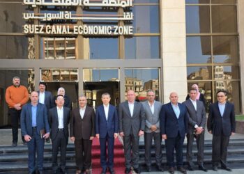 السفير الصيني يبحث فرص الاستثمار بموانئ المنطقة الاقتصادية والمناطق الصناعية