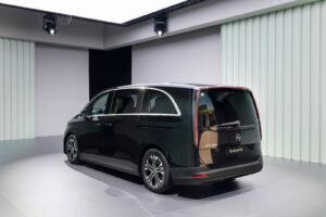 مرسيدس-بنز VLE الكهربائية الجديدة كليًا