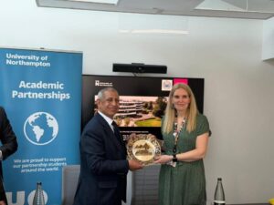 «رئيس الأكاديمية العربية» يبحث آفاق التعاون الدولي مع جامعة «نورثهامبتون» البريطانية