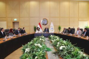 وزيرا النقل والإسكان يناقشان آلية تنظيم النقل في المجتمعات العمرانية الجديدة وربطه بوسائل النقل الجماعي المختلفة