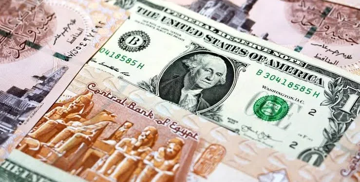 الدولار يصعد فوق 52 جنيهًا اليوم الخميس 23 أبريل 2026 بدعم عودة التدفقات الأجنبية