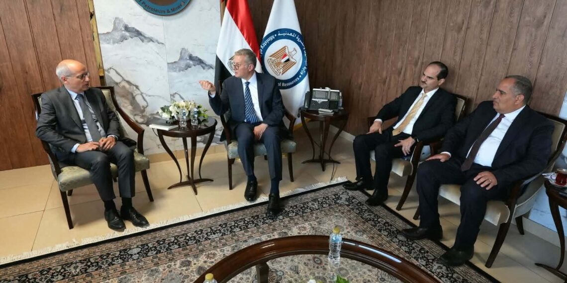 وزير البترول يبحث مع توتال إنرجيز عودتها للتوسع في استكشاف الغاز بمصر