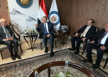 وزير البترول يبحث مع توتال إنرجيز عودتها للتوسع في استكشاف الغاز بمصر