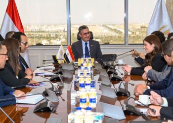 الدكتور شريف فاروق يجتمع مع نعيم يزبك