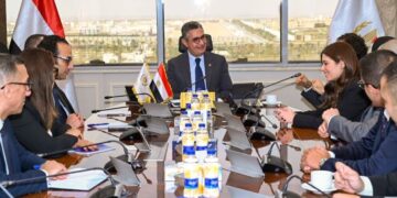 الدكتور شريف فاروق يجتمع مع نعيم يزبك